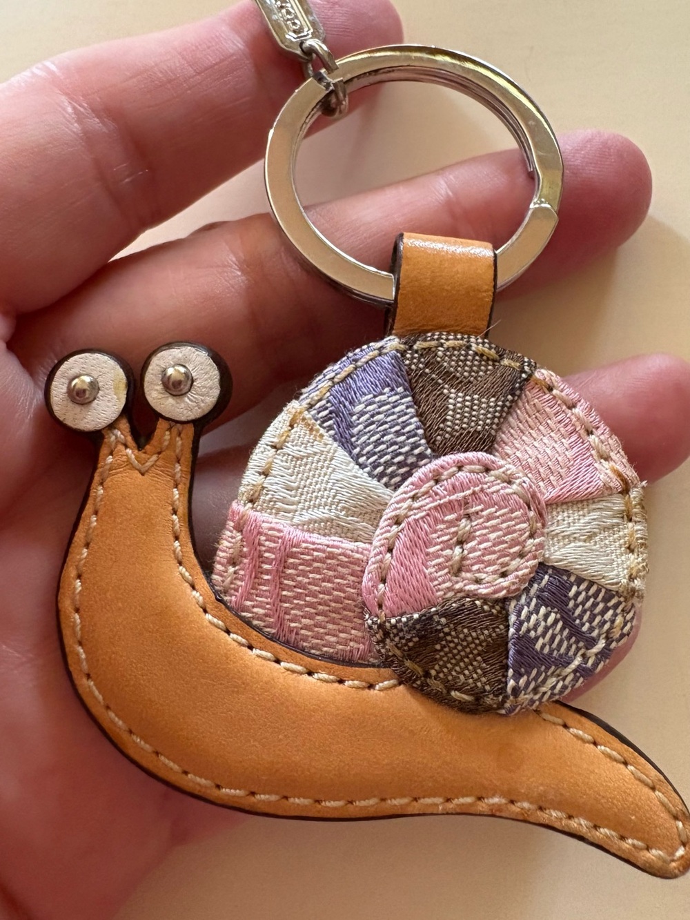 RARE VINTAGE COACH LEATHER SNAIL PINK SIGNATURE PATCHWORK JACQUARD KEYCHAIN - Picture 4 of 9